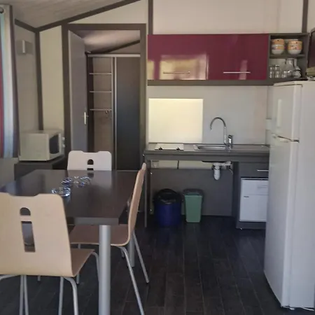 Terres De France - Les Hameaux De Pomette 3*