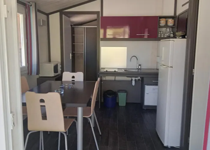 Terres De France - Les Hameaux De Pomette 3*