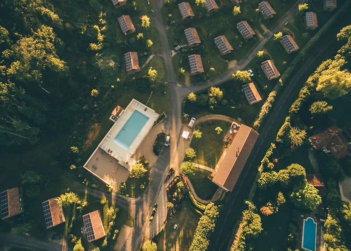 Terres De France - Les Hameaux De Pomette 3*